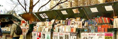 Paris cheap souvenir: Art posters and vintage books
