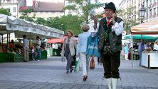 Calling Home: Cheap tips for staying in touch while traveling