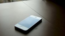 iPhone in Europe: Comparison of AT&T and Verizon plans