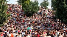 Berlin: Mauerpark Sunday Karaoke fights to keep on singing