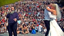 Update on Berlin’s Bearpit Karaoke: The show goes on!