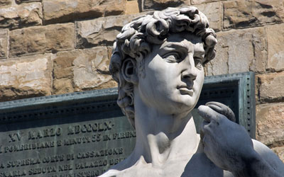 David stands in Florence