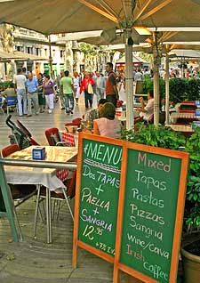 Read the "Menu del Dia" carefully! Photo by Papalars.