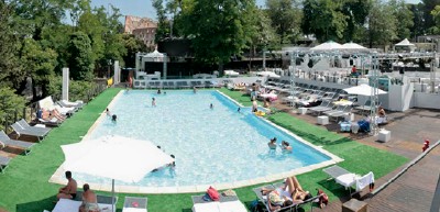The Colosseum sits behind the resort-style pool in Rome's center. Photo by All'Ombra del Colosseo