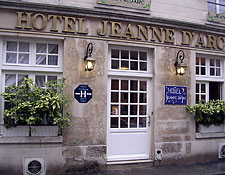 We heart the Hotel Jeanne d'Arc in Paris