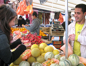 Cat at the fruit stand. Photo by Jeff Hallam. 