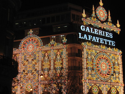 Galeries Lafayette lit up at night