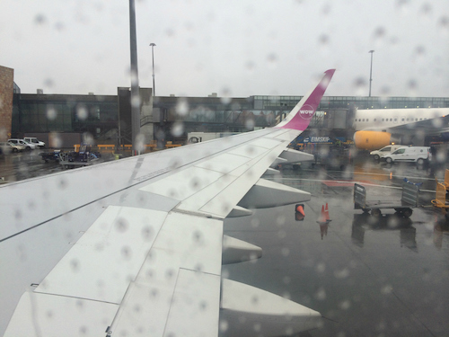 Waiting for takeoff at the Keflavík International Airport (Photo by T. Brack)